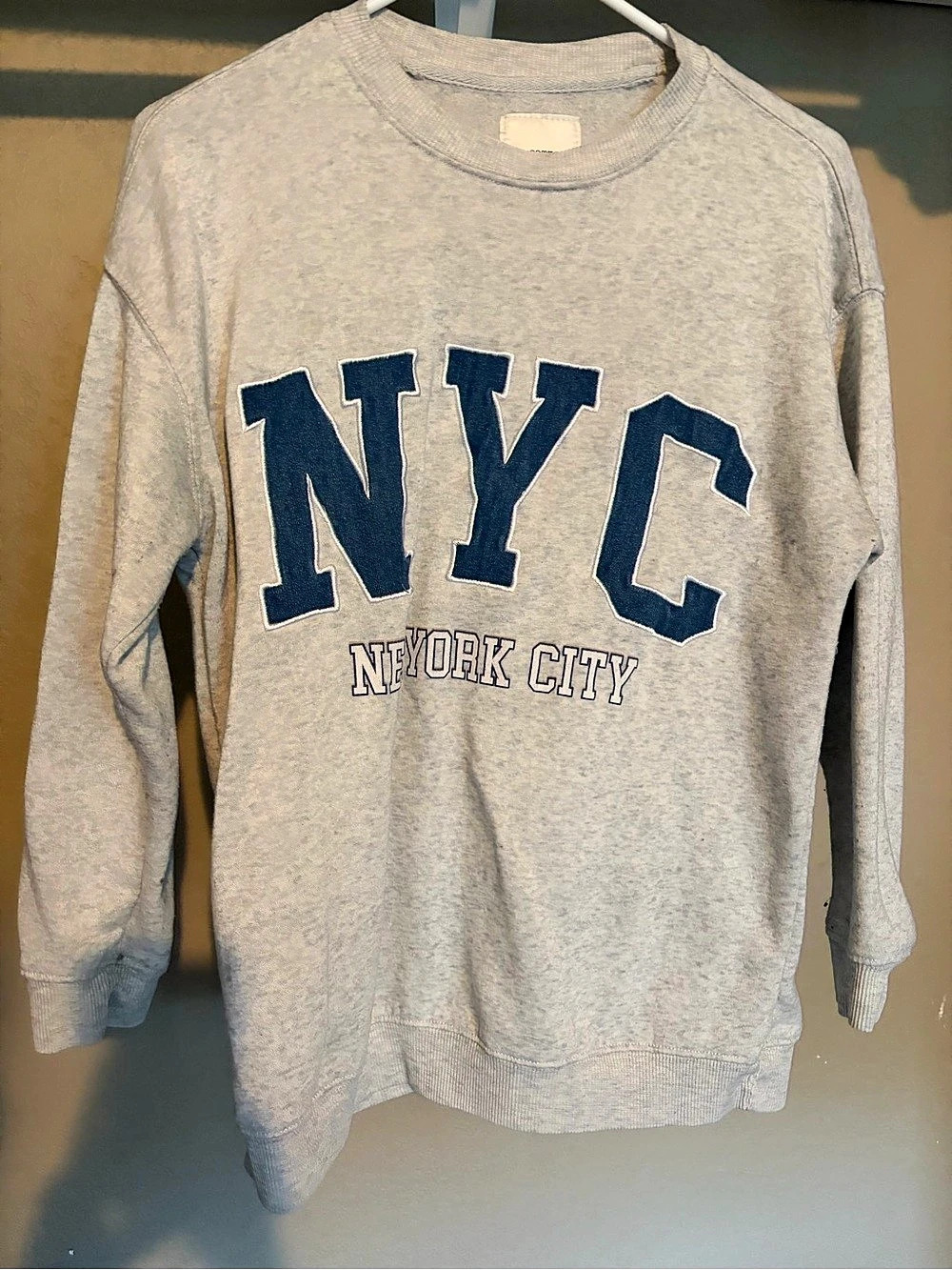 No Comment NYC Graphic Sweatshirt in Gray Size Small Like New